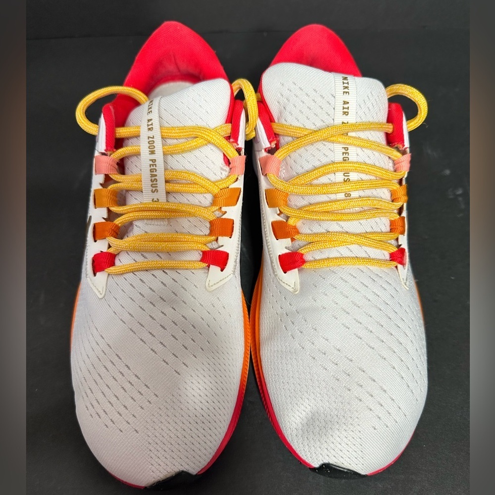 Nike Air Zoom Pegasus with Red and Yellow size 9.5 pre owned Exellent condition
